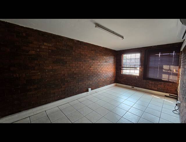 275M² WAREHOUSE TO LET IN SPARTAN